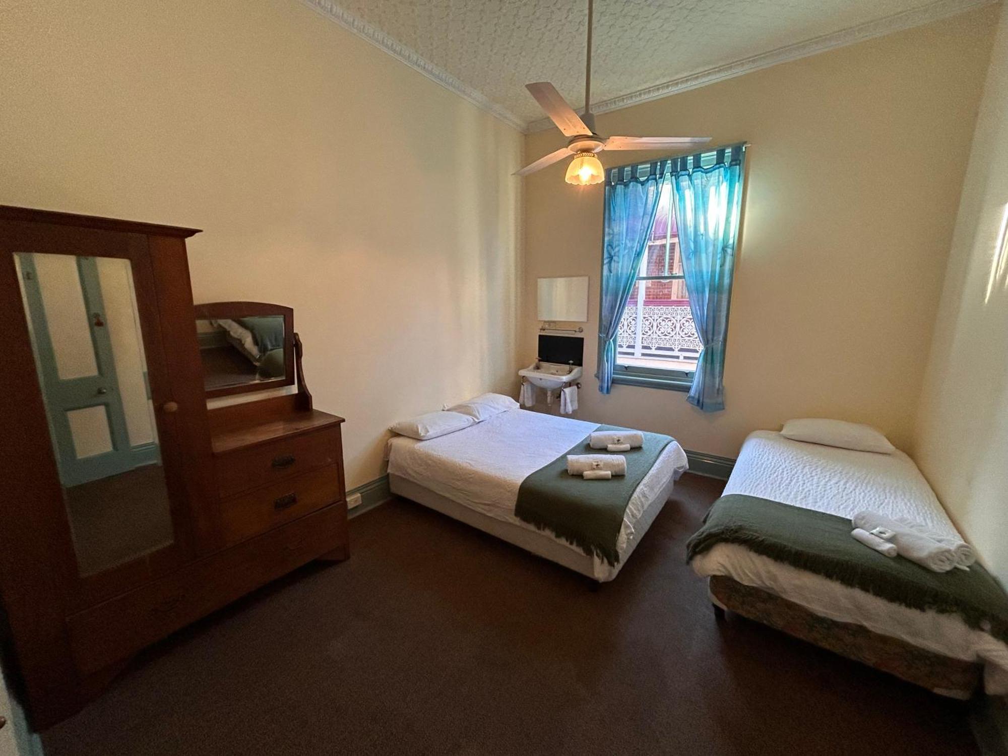 Criterion Warwick Hotel 外观 照片