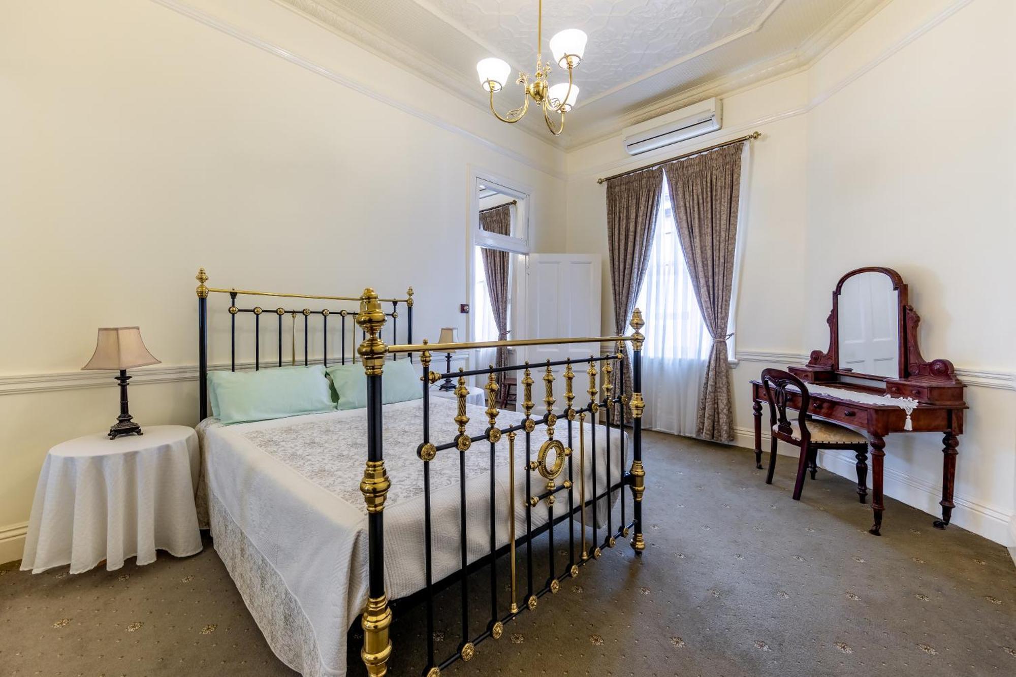 Criterion Warwick Hotel 外观 照片