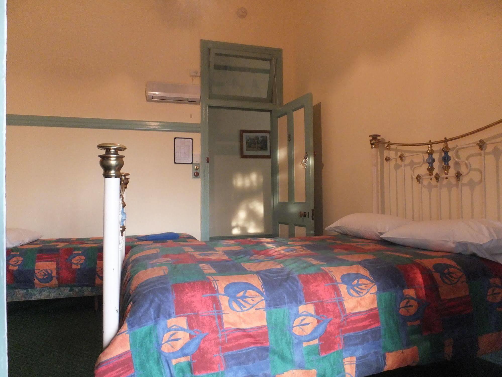 Criterion Warwick Hotel 外观 照片