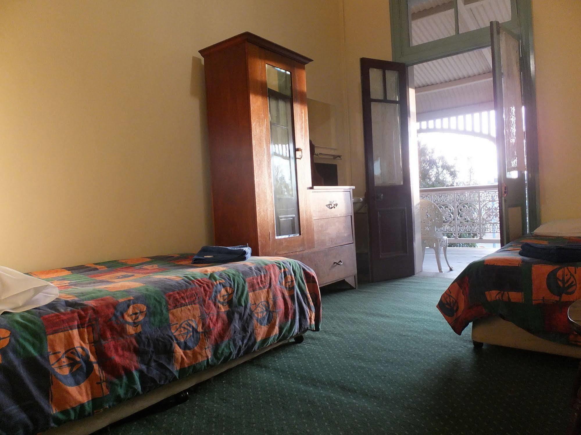 Criterion Warwick Hotel 外观 照片